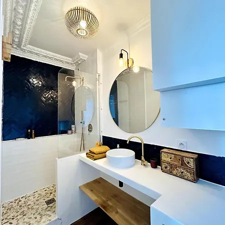 Rooftop Retreat With Sunny Balcony アパート *