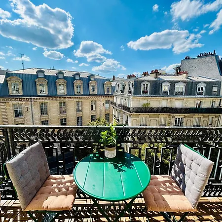 Rooftop Retreat With Sunny Balcony 巴黎