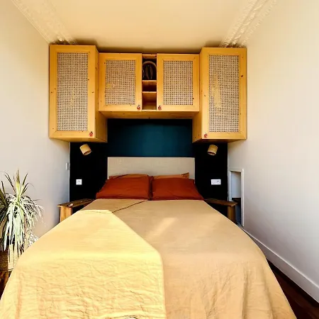 Rooftop Retreat With Sunny Balcony