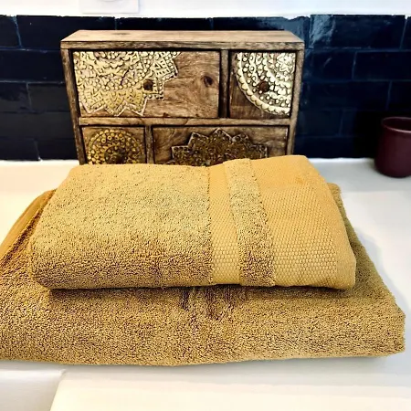 Rooftop Retreat With Sunny Balcony