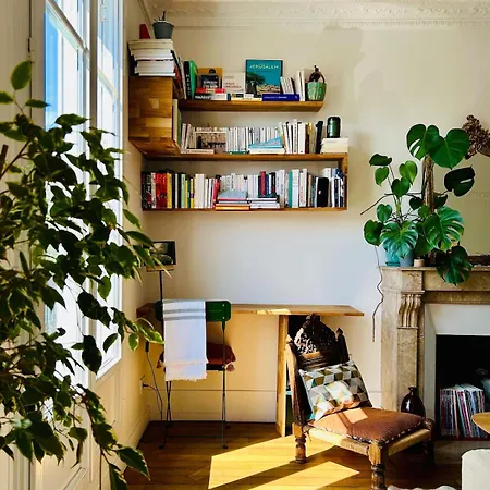 Rooftop Retreat With Sunny Balcony * Paryż