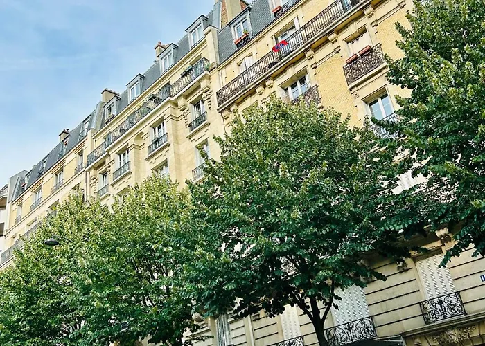 Rooftop Retreat With Sunny Balcony Apartment Paris