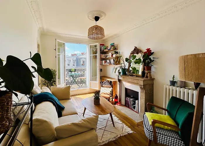 아파트 Rooftop Retreat With Sunny Balcony *