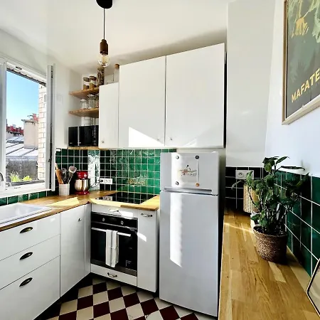 Rooftop Retreat With Sunny Balcony Apartman